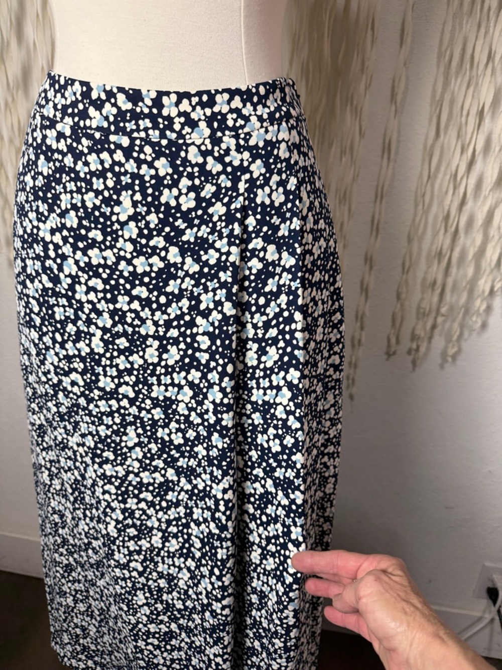 Boden Black & Blue Floral Midi Skirt with Pockets Size 4R - Picture 2 of 8